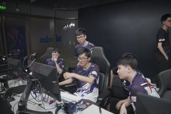 GEN战胜T1成功卫冕2025英雄联盟MSI决赛